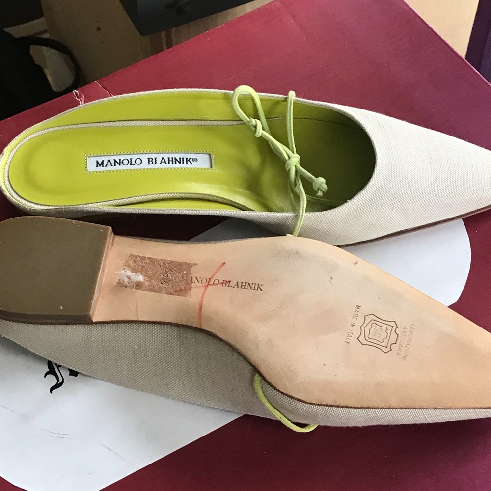 Beautiful manolo blahnik flats size 38 1/2